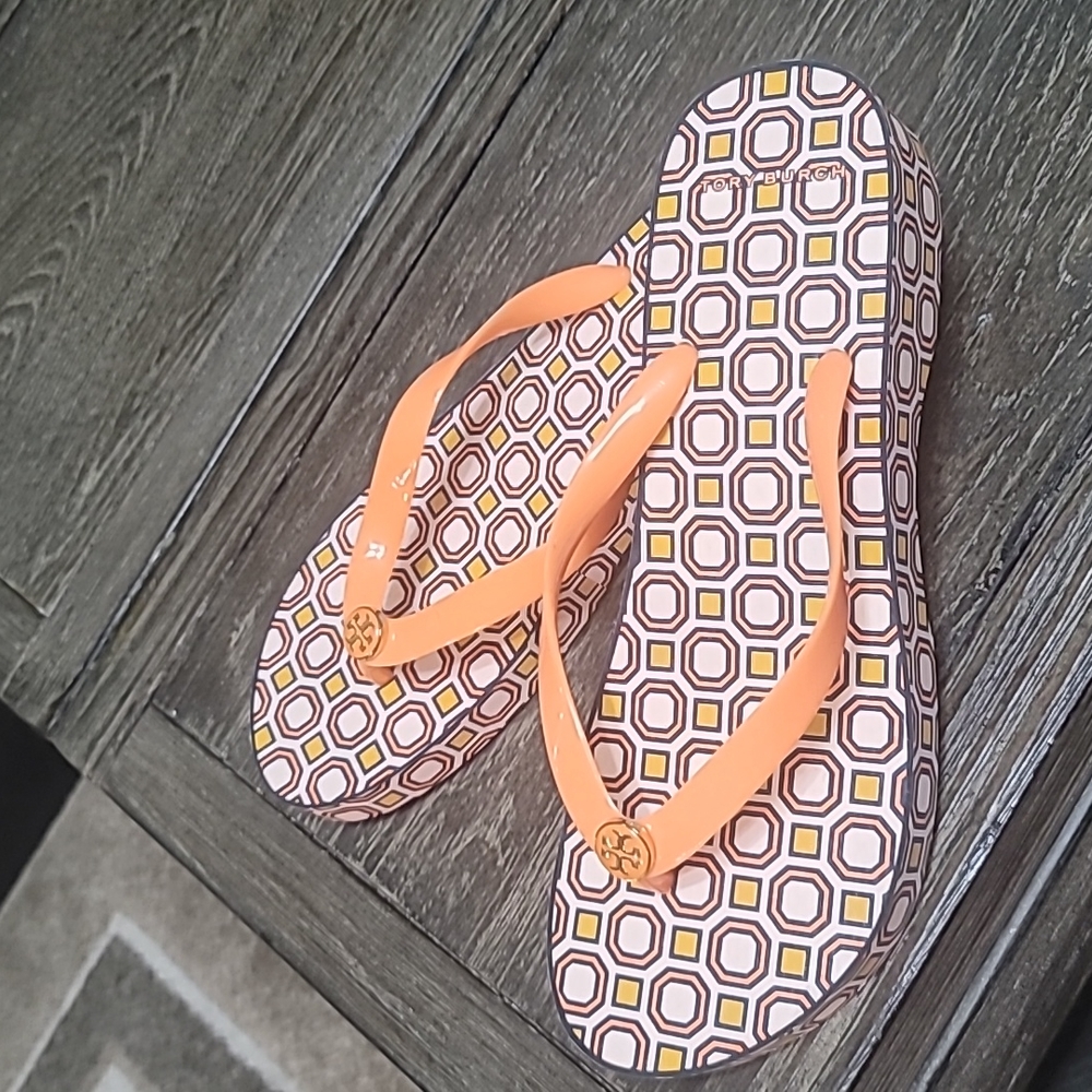 Tory Burch Orange Patterned Flip Flops size 11 - Picture 2 of 10